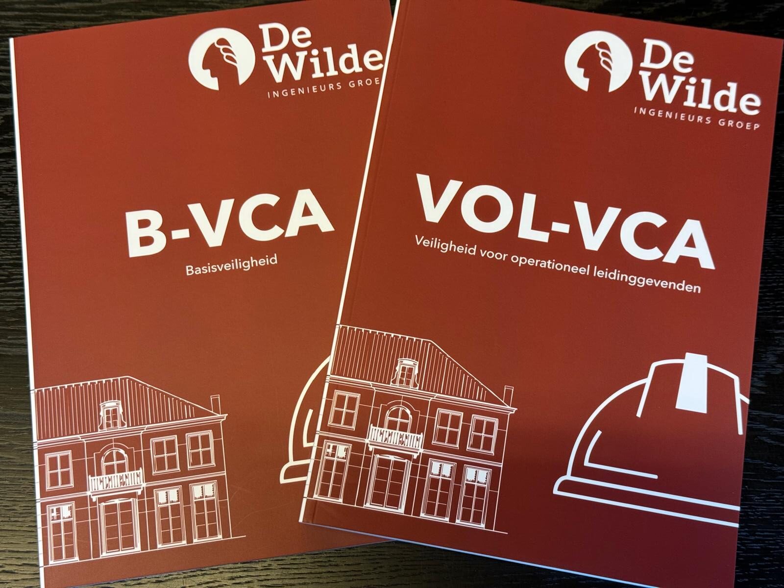 Cursusboeken B-VCA Basisveiligheid en VOL-VCA van De Wilde opleidingen